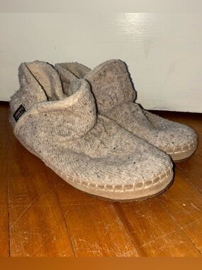 L.L. Bean Neutral Women’s 10 Heathered Tan Wool Slipper Booties Lined Ankle